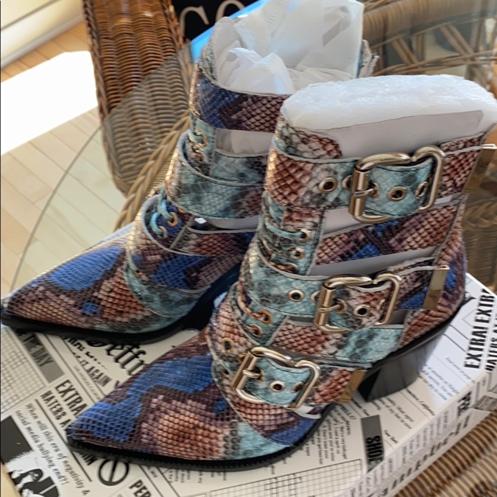 NEW...Jeffrey Campbell Awesome boots